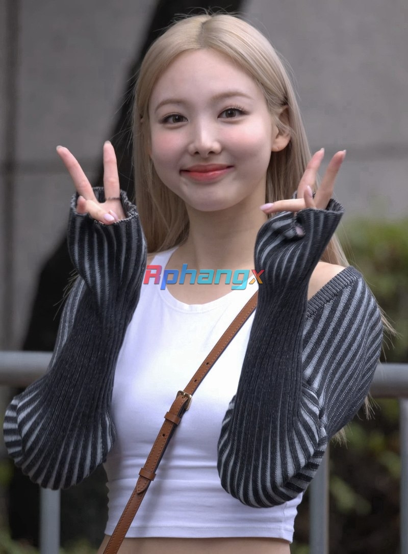 220701_Nayeon(나연)_of_Twice_MusicBank_Fancam.jpg