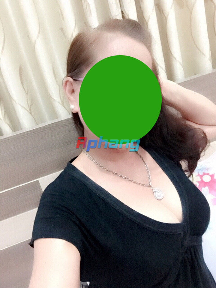 ThuyPhuong_FaceBlurred.jpg