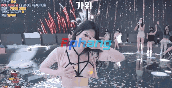 150657j9qs1sk0fo1oyy03.gif