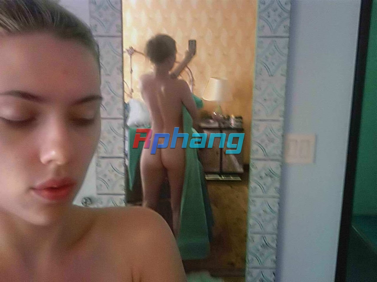 Scarlett-Johansson_leaked-cellphone-nude-3.jpg