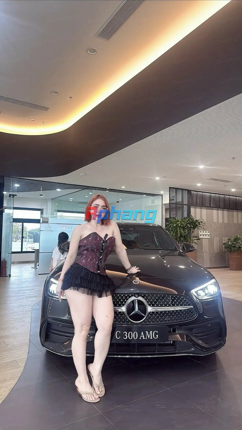 pic-clip-gai-mot-con-hoai-thu-live-app-kiem-tien-mua-mec-1_Edited.jpg