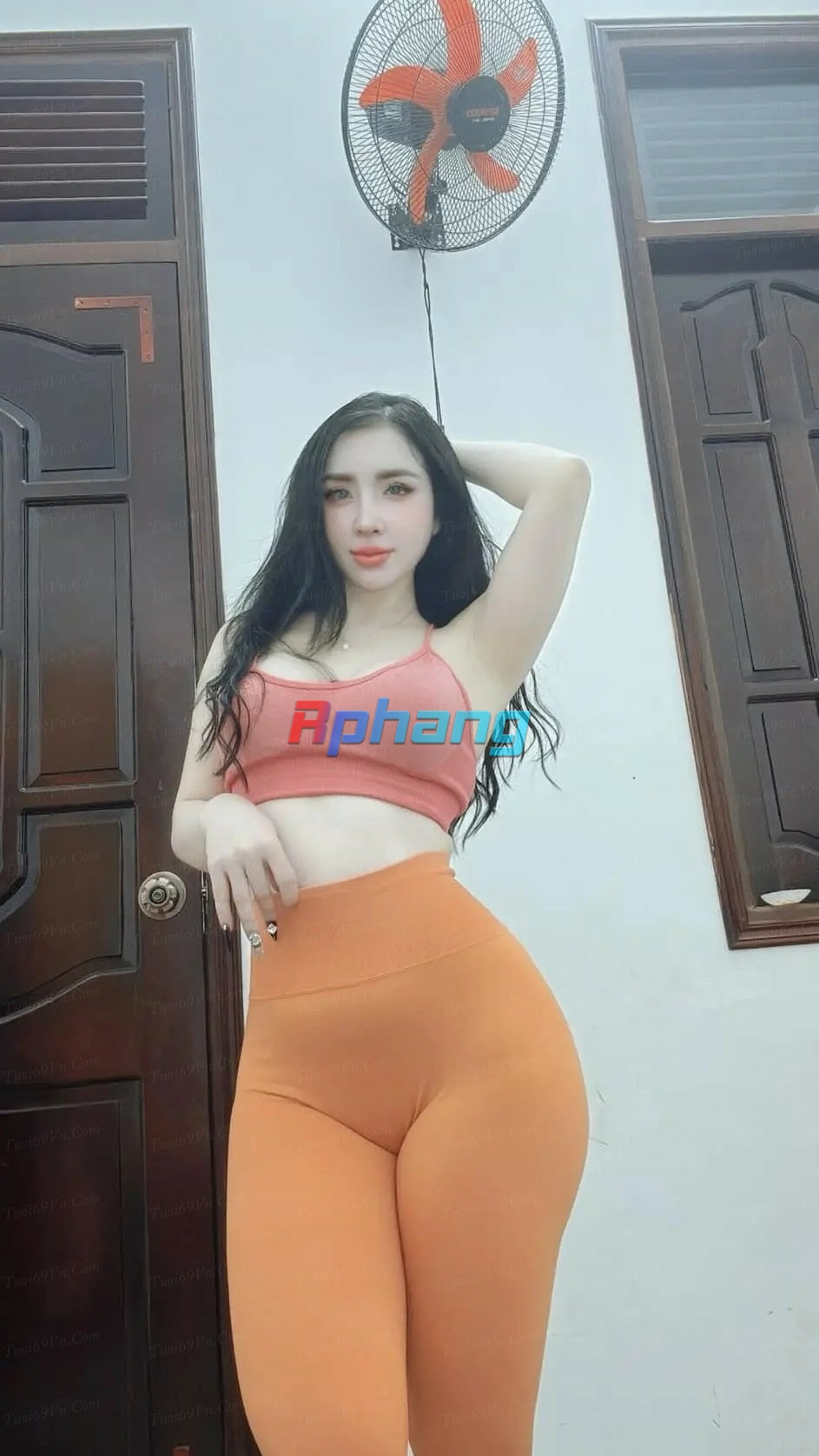 pic-clip-gai-mot-con-hoai-thu-live-app-kiem-tien-mua-mec-6_Edited.jpg