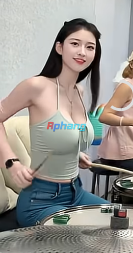 Chinese_Woman_Playing_Drum_v3.png
