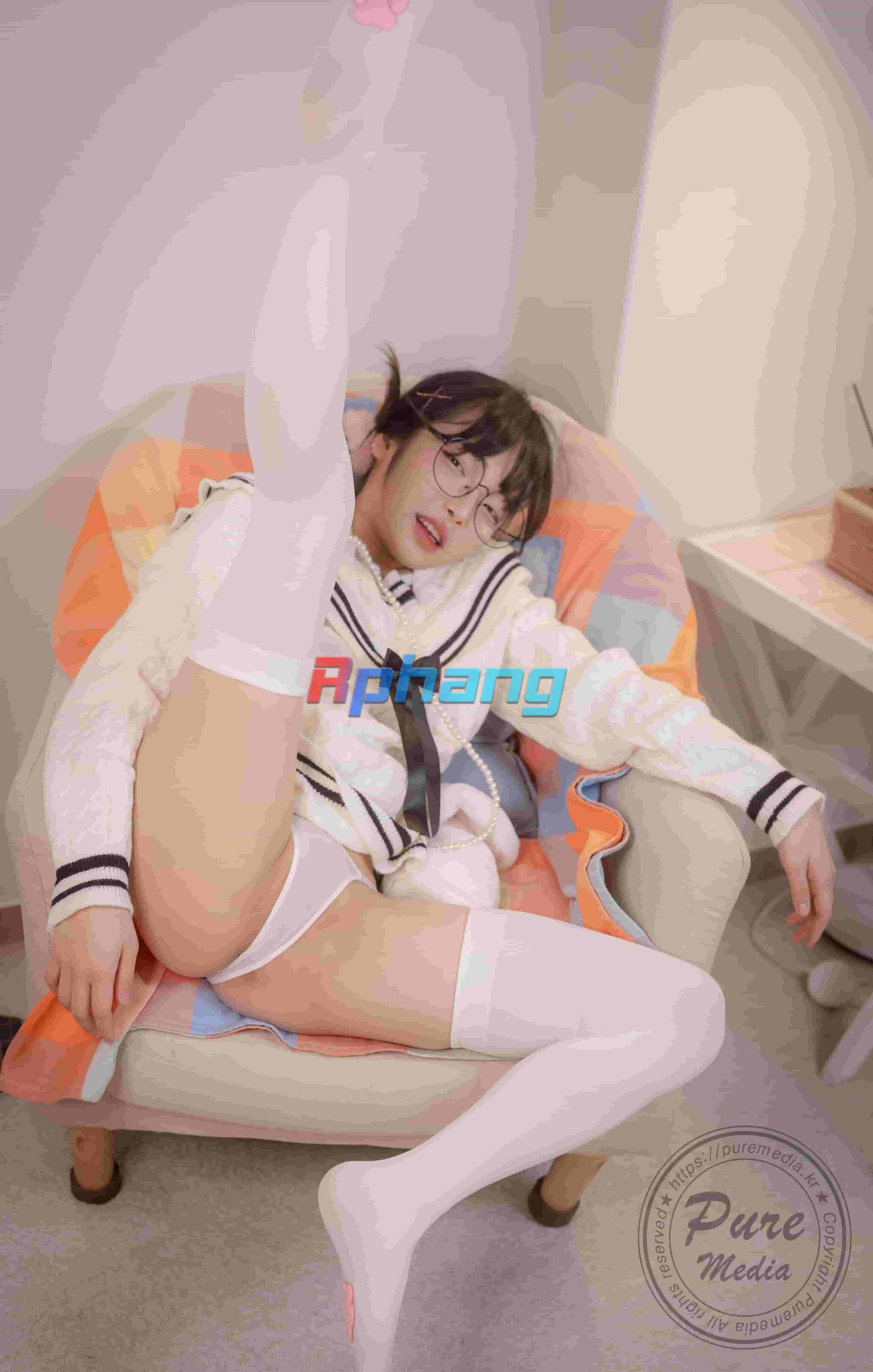 Pure Media - Jelly (젤리) - Girl Trapped In A Rooftop Room (38).jpg