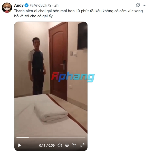 KhachVaEmHangTranhCaiVeGiaCa.jpeg