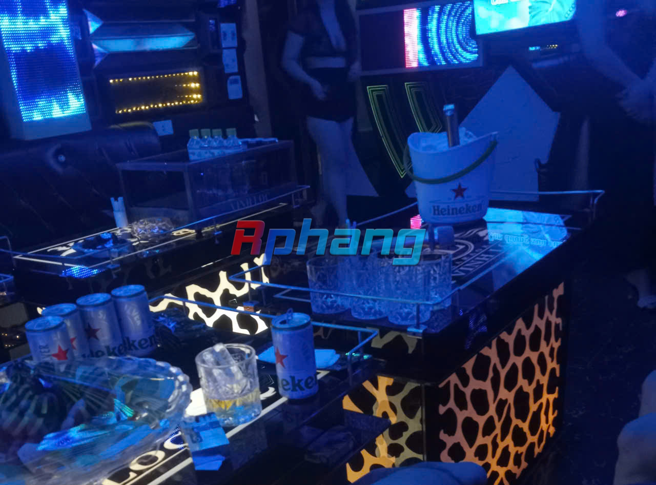 KARAOKE VINHLOC.jpg